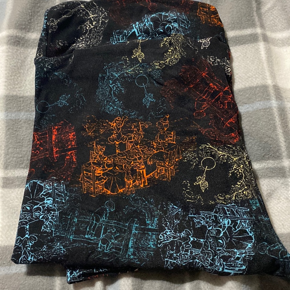 TC LuLaRoe Leggings.